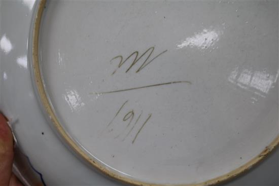 A pair of Chinese Imari dishes, Qianlong period diamter 27.5cm